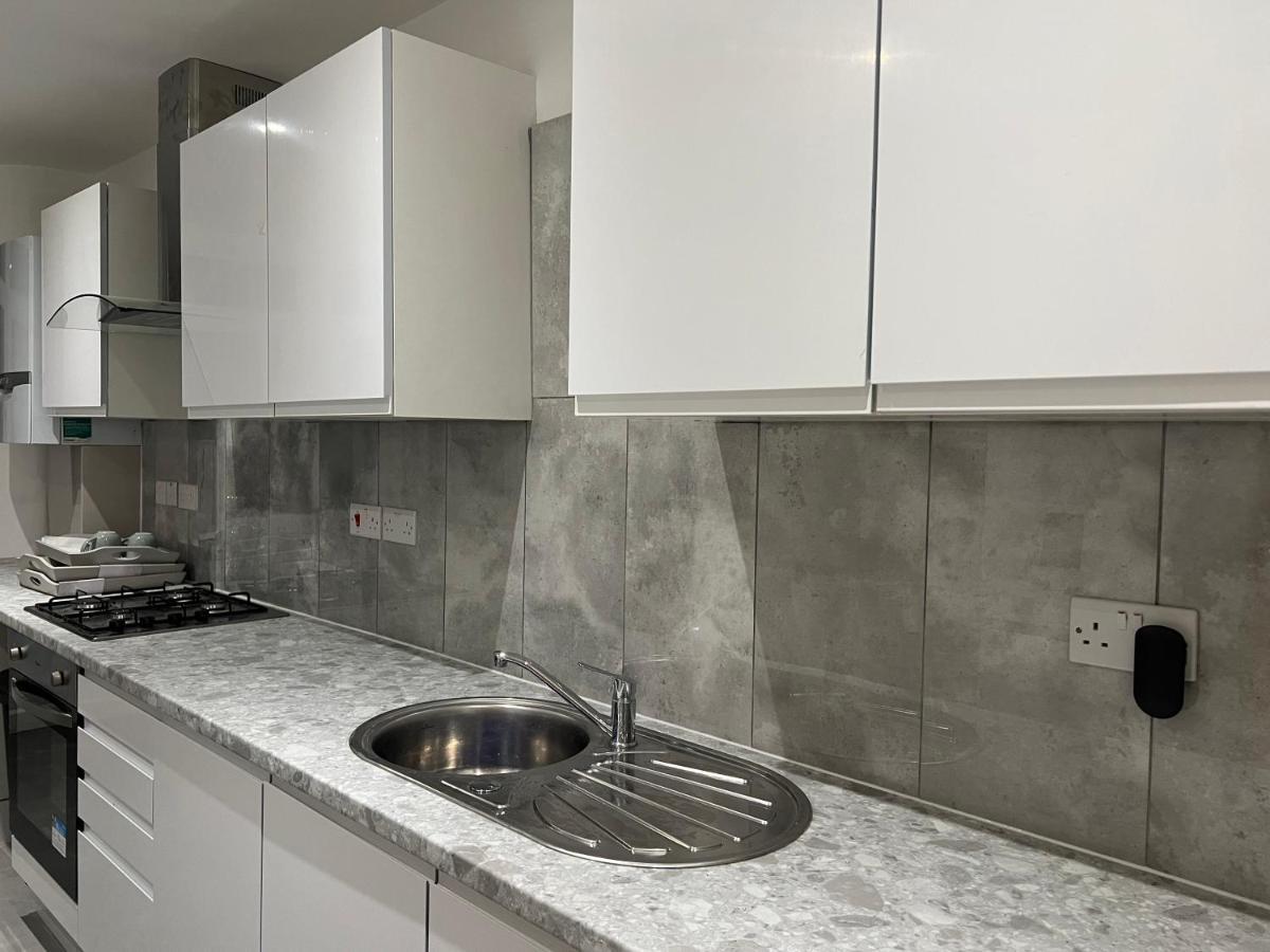Beautiful Only Few Steps Away From Bruce Grove Tottenham Stadium Couette-café
