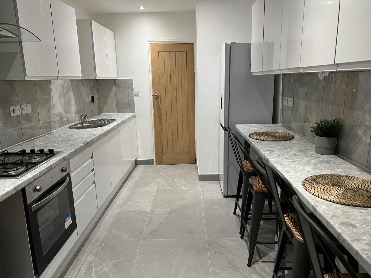 Beautiful Only Few Steps Away From Bruce Grove Tottenham Stadium * Londres